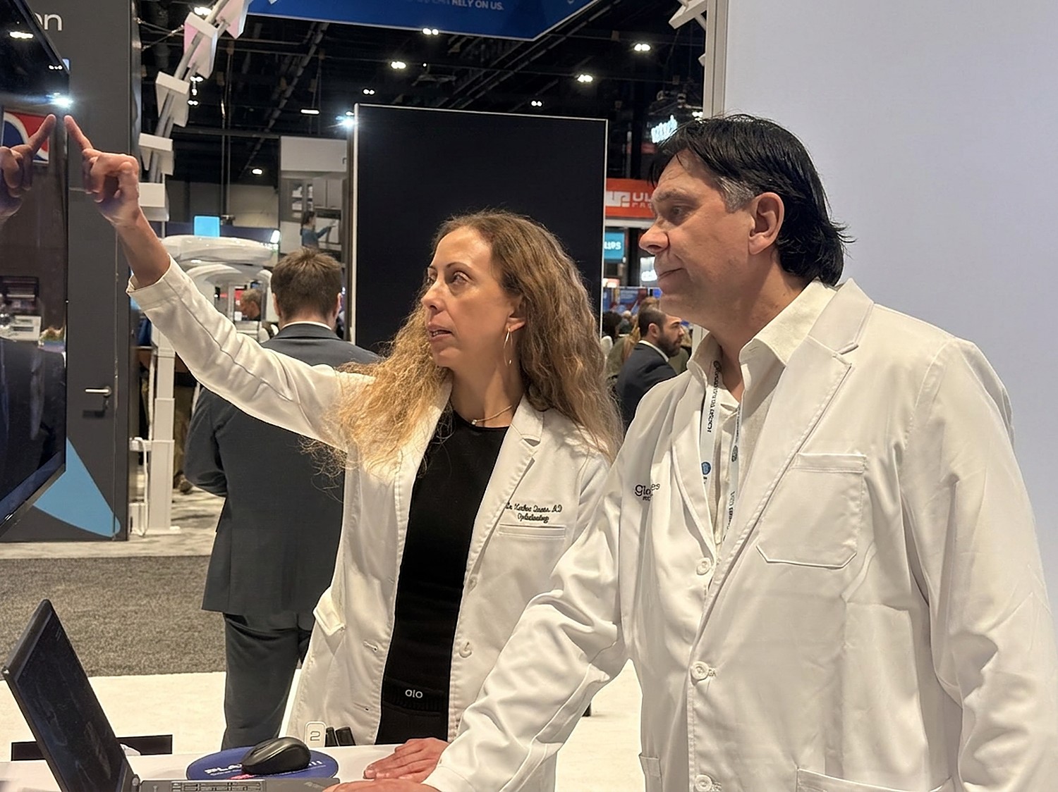 Dr. Skeens and Dr. Pastouk reading the same scan together